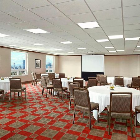 Four Points By Sheraton Calgary Airport Екстер'єр фото