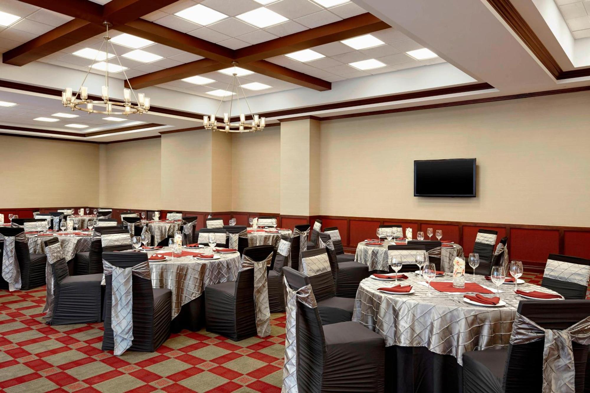 Four Points By Sheraton Calgary Airport Екстер'єр фото